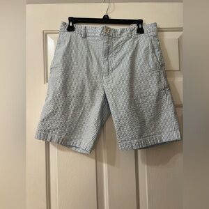 Preppy Vineyard Vines Men Seersucker blue and white striped shirts size 32